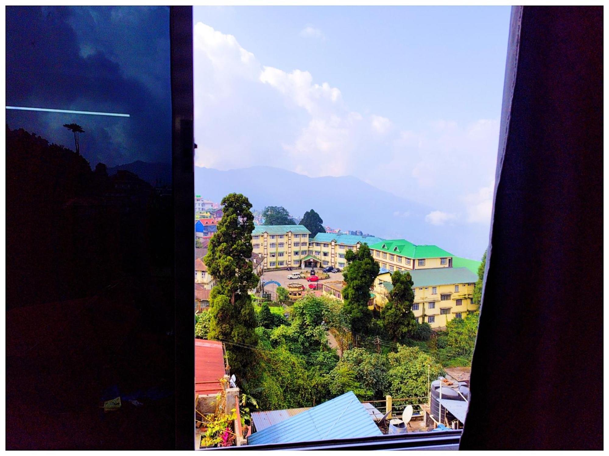 Hotel Premium Pitstop Near Railway Station Best Hotel In Darjeeling ダージリン エクステリア 写真
