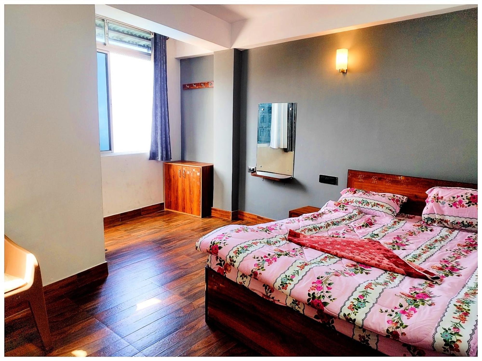 Hotel Premium Pitstop Near Railway Station Best Hotel In Darjeeling ダージリン エクステリア 写真